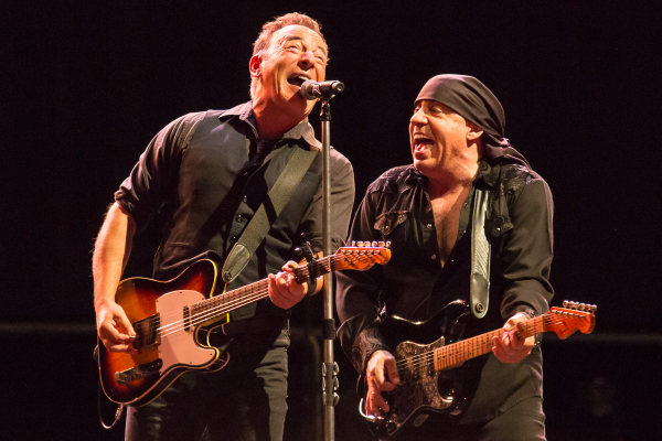 Bruce Springsteen held a magic concert at the second day in Norway. At a sold out venue, Bruce and his band held a 3 hour concert.