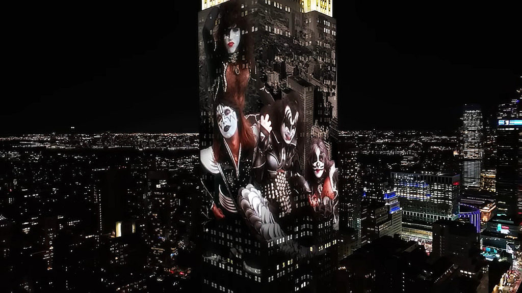 Se video KISS lyser opp Empire State Building til ære for bandets